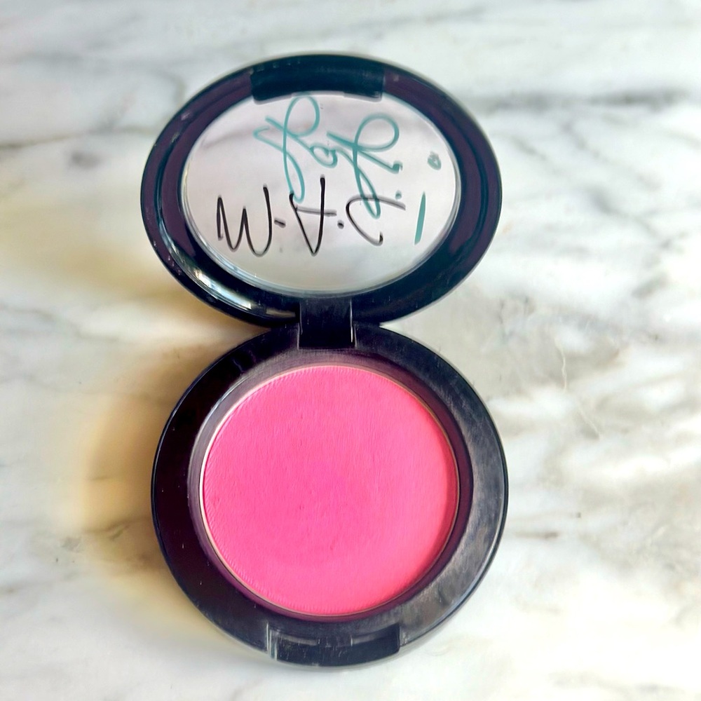 MAC Cosmetics - Picture 2 of 3